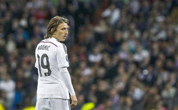 天空：抗议活动不断，苏超凯尔特人股东大会草草收场