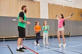 维尼修斯晒观看解放者杯决赛照片，随后庆祝母队弗拉门戈夺冠