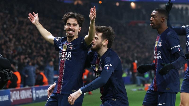 德甲第16轮劲爆对决：拜仁强势取胜沃尔夫斯堡，门兴主场迎悬念之战